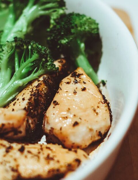 Beş Malzemeyle Düşük Kalorili Ana Yemekler: Hızlı ve Doyurucu Tarifler