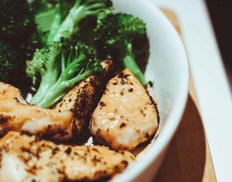 Beş Malzemeyle Düşük Kalorili Ana Yemekler: Hızlı ve Doyurucu Tarifler