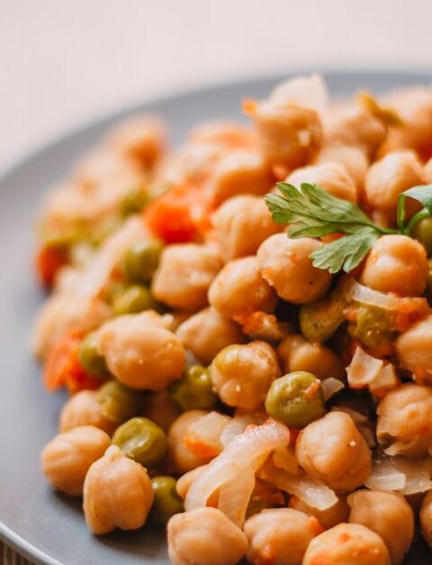 Bakliyatlı Salatalar: Nohut, Mercimek ve Barbunya Tarifleri